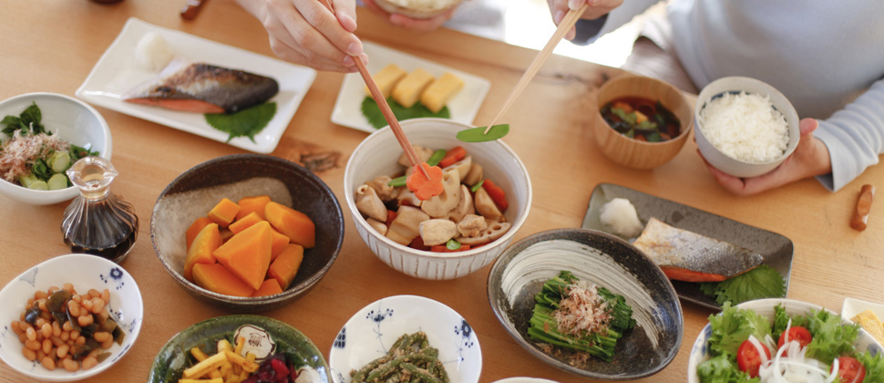 Family dinner 970x420